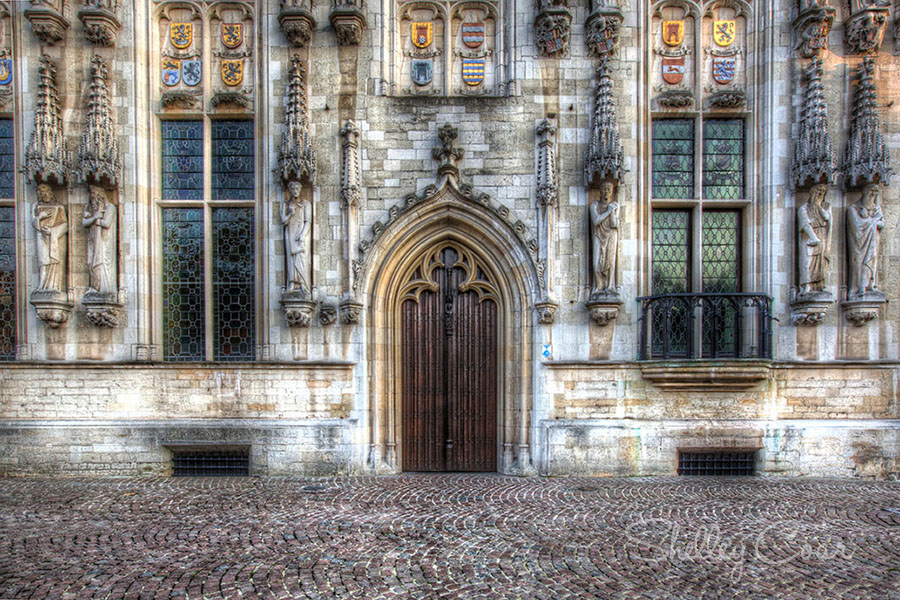 Bruges, Belgium by Shelley Coar https://wanderlustbound.com/doors-of-the-world/